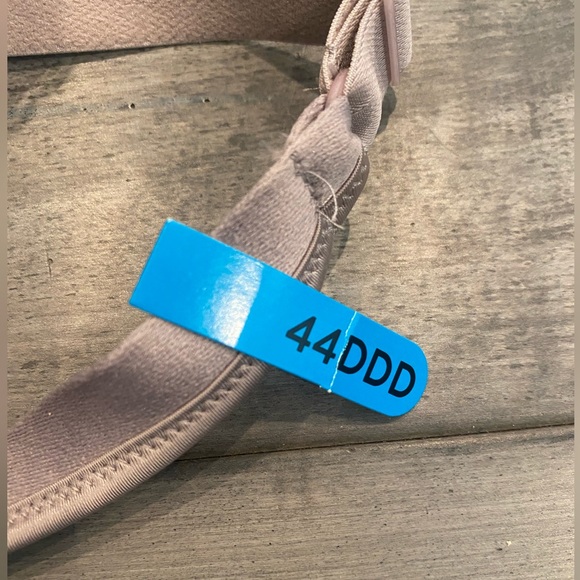 NWT- Playtex Secrets Beautiful LIft With Embroidery Underwire Bra, Size 44DDD - Picture 9 of 11